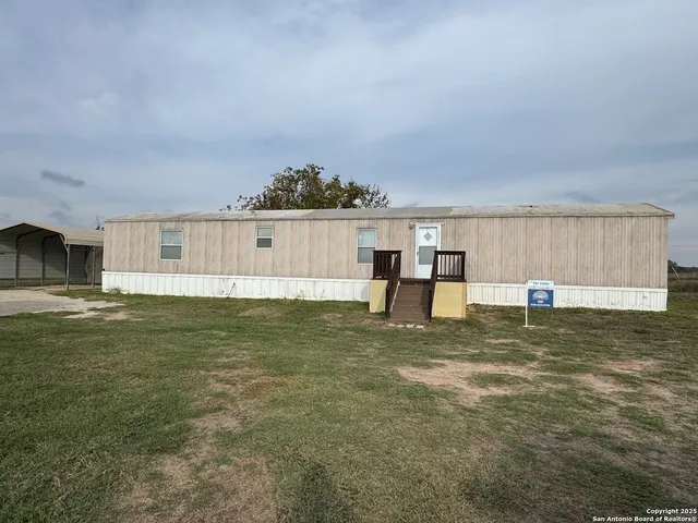 $1,700 | 110 Deer Park Road, Unit B, La Vernia, TX 78121