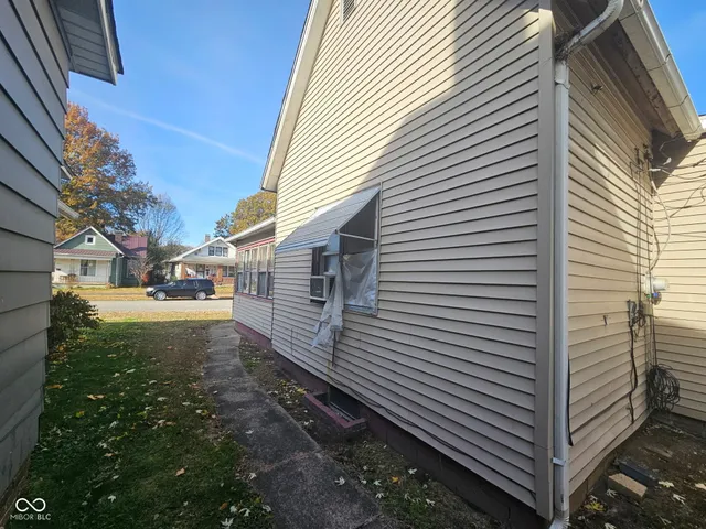 $39,999 | 1122 South 10th Street, Terre Haute, IN 47802