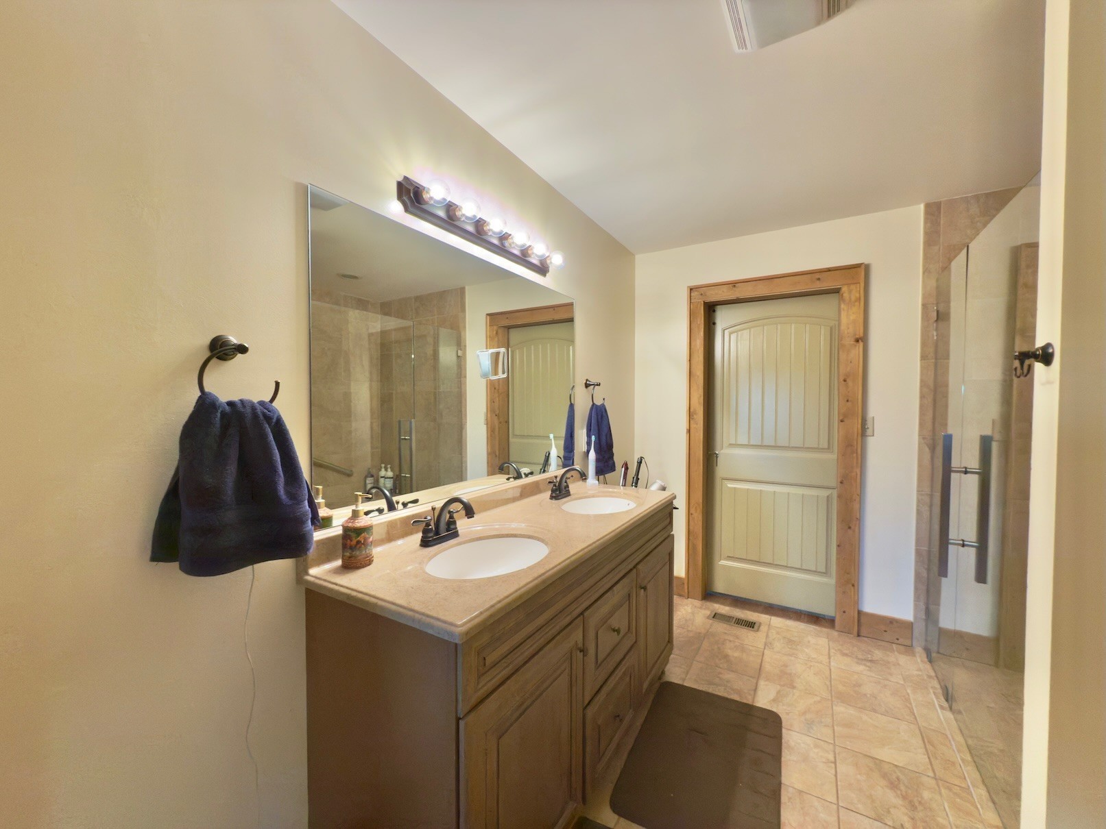 161 Fowler Road Woodbury, TN 37190 - Photo 29 of 69 a bathroom with a sink and a mirror