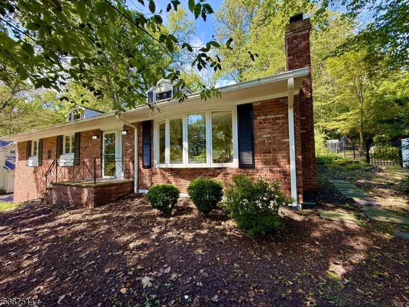 1450 Deer Path Mountainside, NJ 07092 - Photo 5 of 33