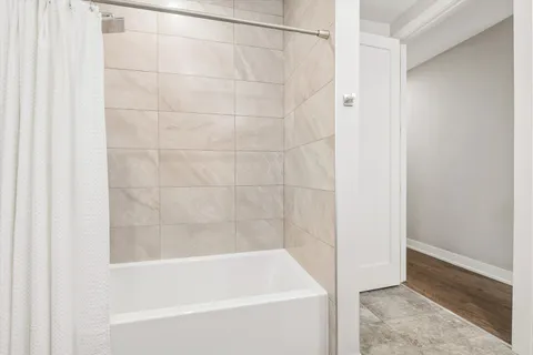 $899,000 | 236 South Racine Avenue, Unit 304, Chicago, IL 60607