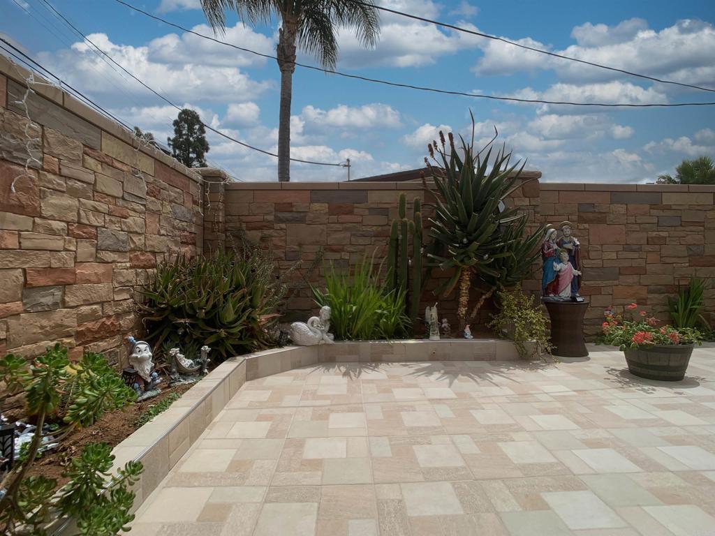 9104 Northcote Road Santee, CA 92071 - Photo 3 of 25