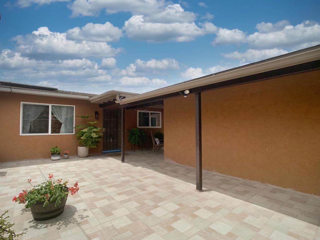 9104 Northcote Road Santee, CA 92071 - Photo 4 of 25
