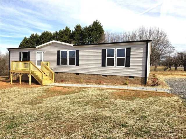 $239,900 | 106 Lynnewood Drive, Mount Airy, NC 27030