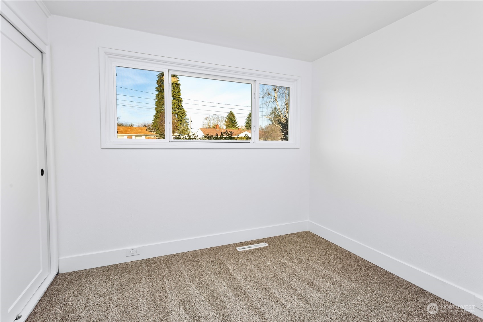 7922 Leschi Road Southwest Tacoma, WA 98498 - Photo 22 of 37 an empty room with window