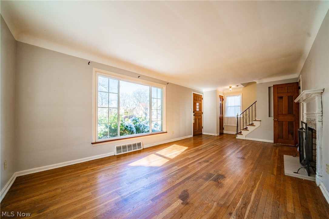 841 Englewood Road Cleveland Heights, OH 44121 - Photo 4 of 34