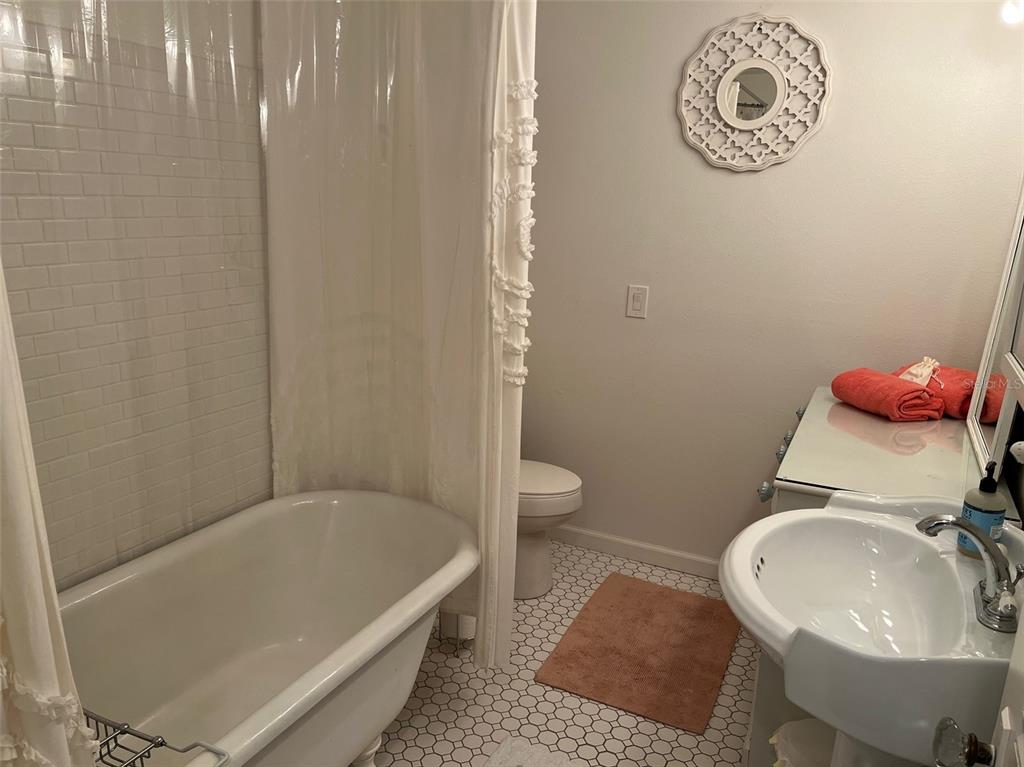 1626 New Point Comfort Road Englewood, FL 34223 - Photo 18 of 43
