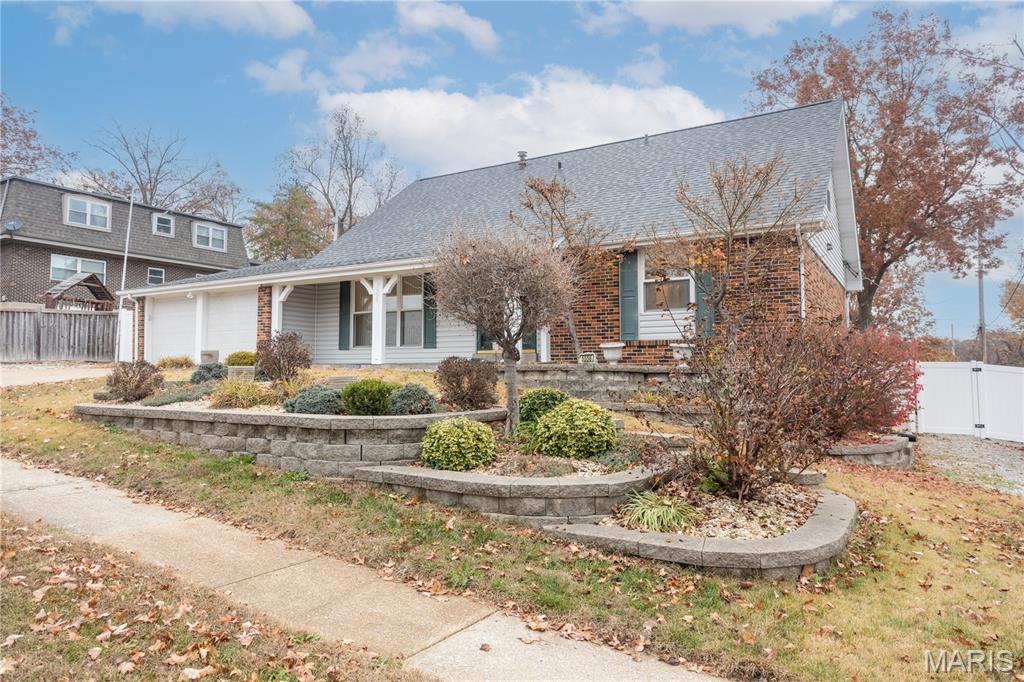 5556 Milburn Road Oakville, MO 63129 - Photo 2 of 45