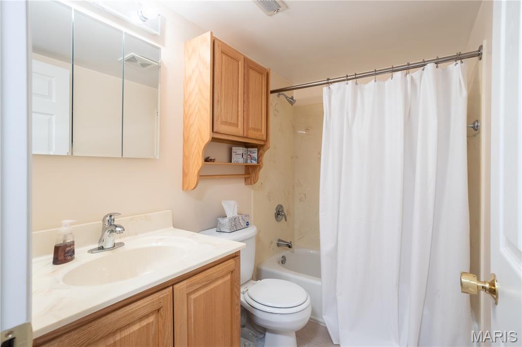 5556 Milburn Road Oakville, MO 63129 - Photo 29 of 45