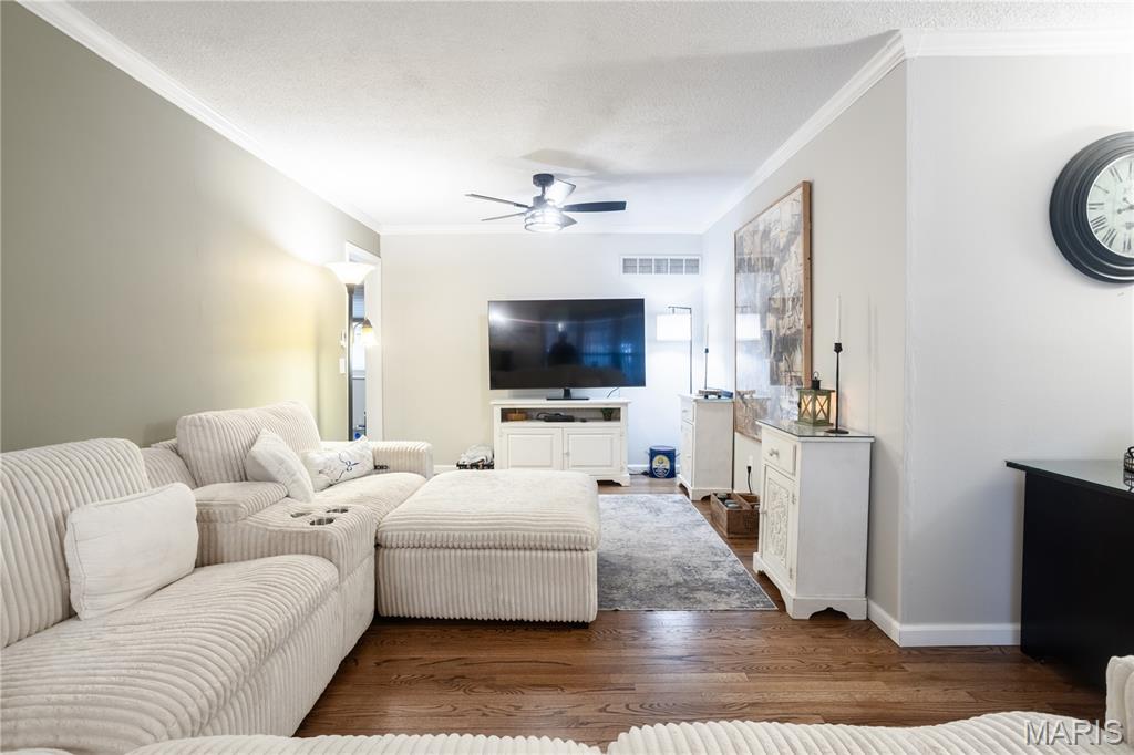 5556 Milburn Road Oakville, MO 63129 - Photo 7 of 45