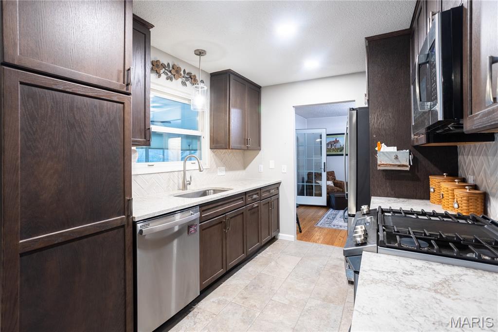 5556 Milburn Road Oakville, MO 63129 - Photo 9 of 45