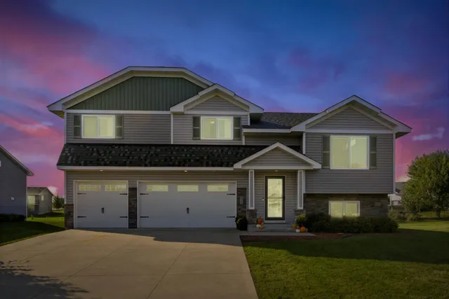 $344,900 | 921 Cedar Avenue North, Maple Lake, MN 55358