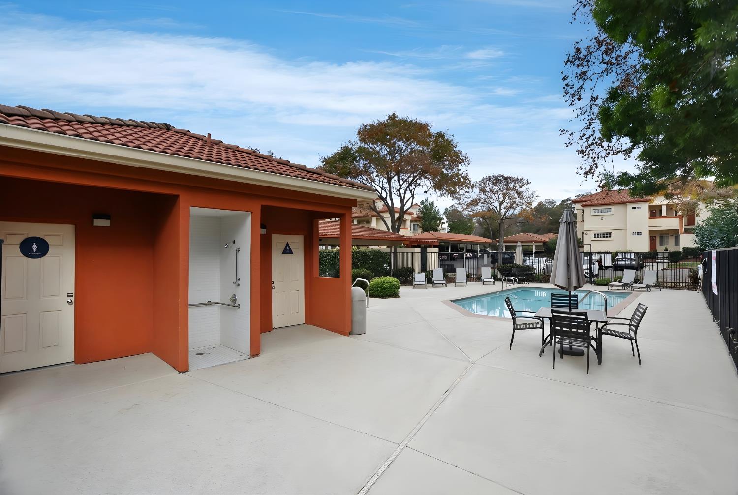 6986 Stagecoach Road, Unit B Dublin, CA 94568 - Photo 26 of 28 a view of a patio with table and chairs and potted plants