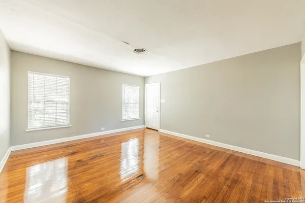 $1,150 | 553 Club Drive, Unit 4, San Antonio, TX 78201