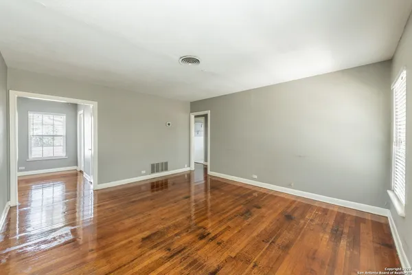 $1,150 | 553 Club Drive, Unit 4, San Antonio, TX 78201