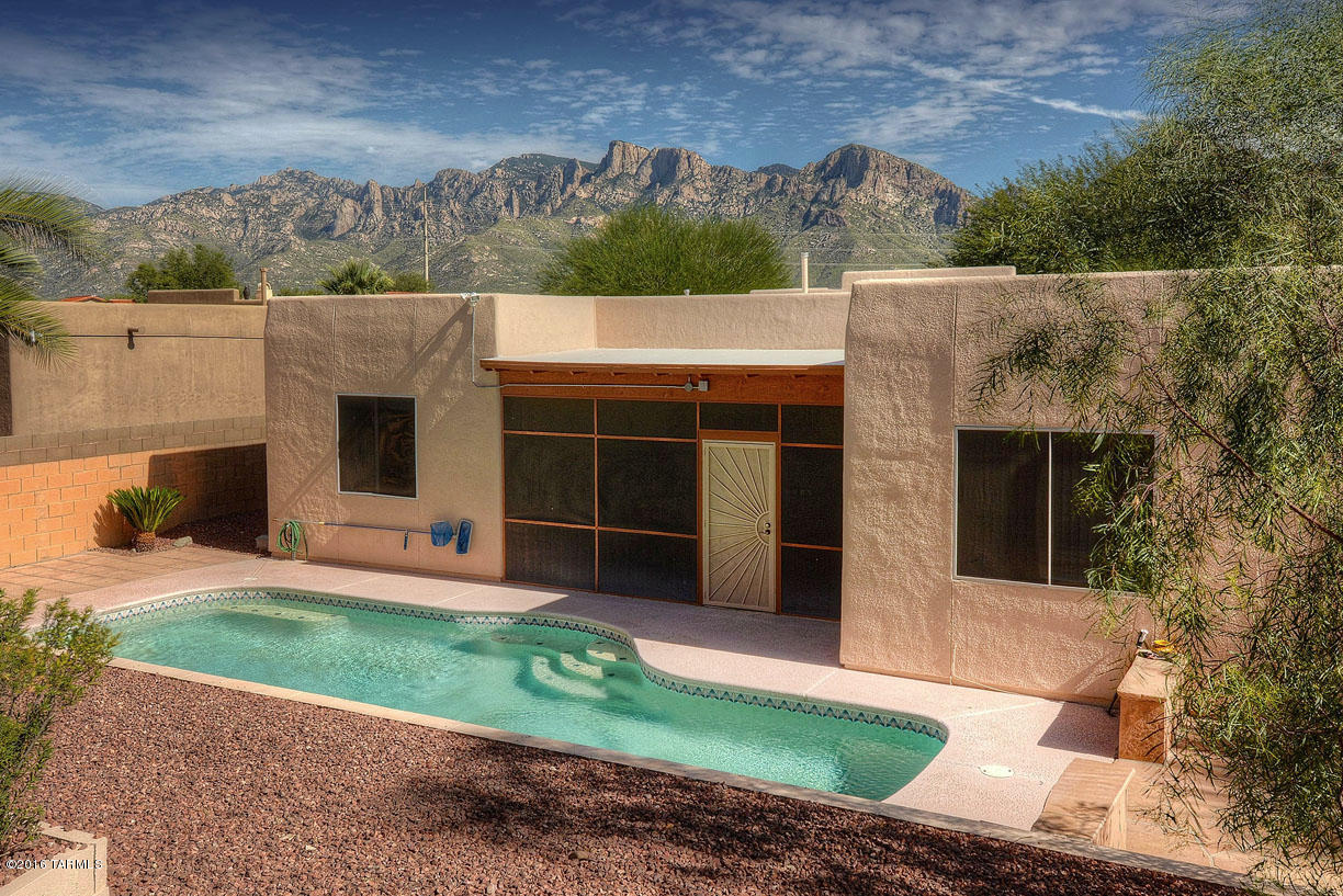 328 Ajax Peak Road Oro Valley, AZ 85737 - Photo 2 of 22