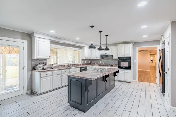 $589,900 | 7135 Harmony Grove Road, Cerulean, KY 42215