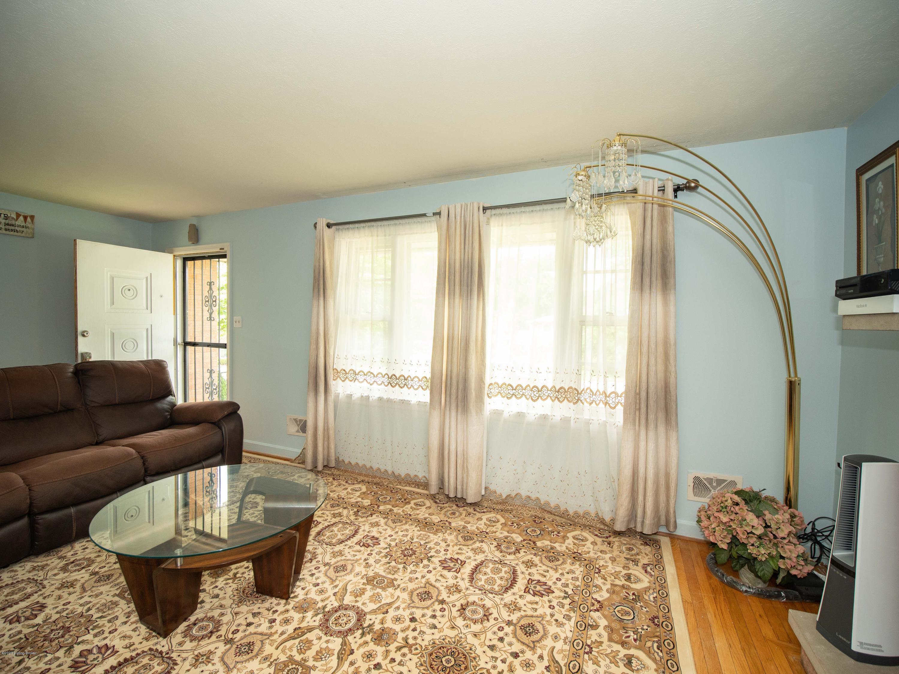 6803 Fernhaven Road Louisville, KY 40228 - Photo 5 of 50 6303 Fernhaven Road (31 of 72)