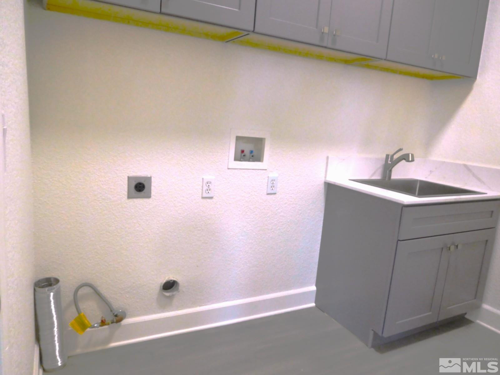 3463 Long Drive Minden, NV 89423 - Photo 20 of 36 a bathroom with a sink and a bath tub