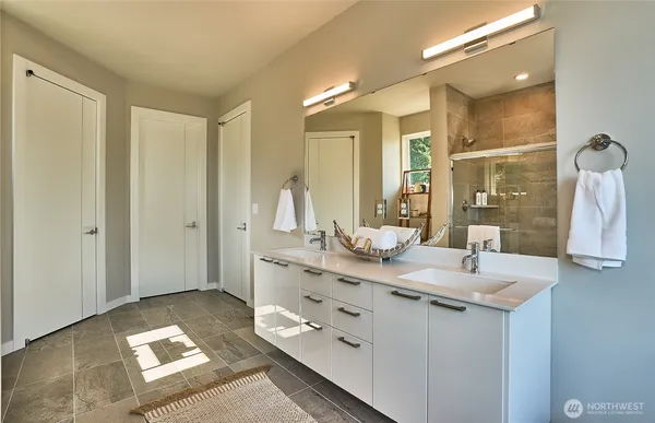 $1,299,990 | 36520 3rd Avenue Southwest, Unit 1, Federal Way, WA 98023