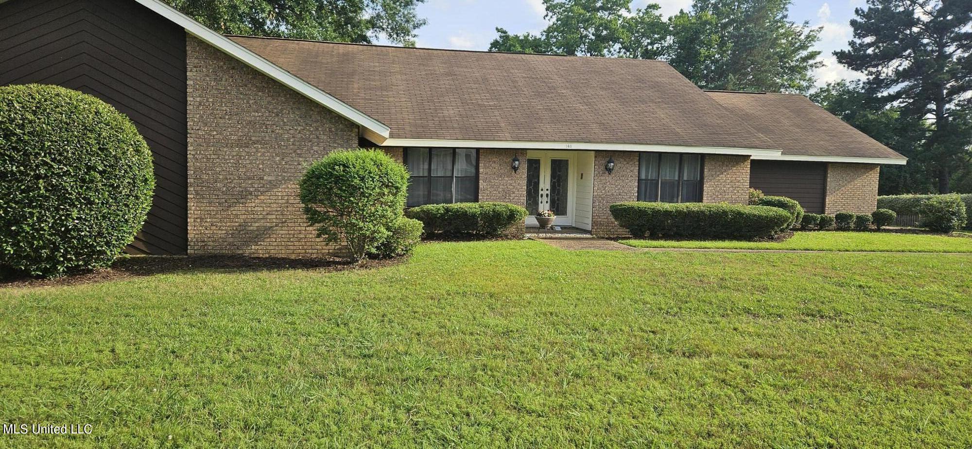 143 Rolling Meadows Drive Jackson, MS 39211 - Photo 2 of 38 20240521_174117