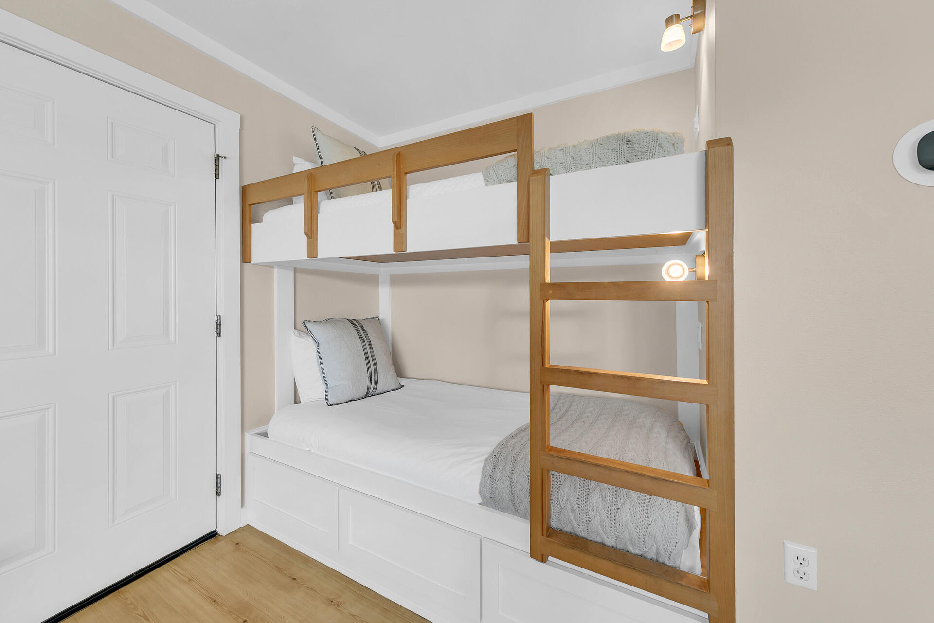 3799 East County Highway 30A, Unit H6 Santa Rosa Beach, FL 32459 - Photo 6 of 40 a bed room with a bed and a window