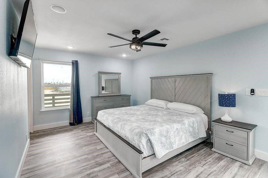 2445 Laguna Shores Road Corpus Christi, TX 78418 - Photo 25 of 39 a bedroom with a large bed and a tv