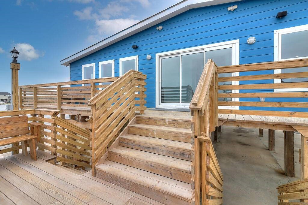 2445 Laguna Shores Road Corpus Christi, TX 78418 - Photo 3 of 39 a view of entryway with a front door