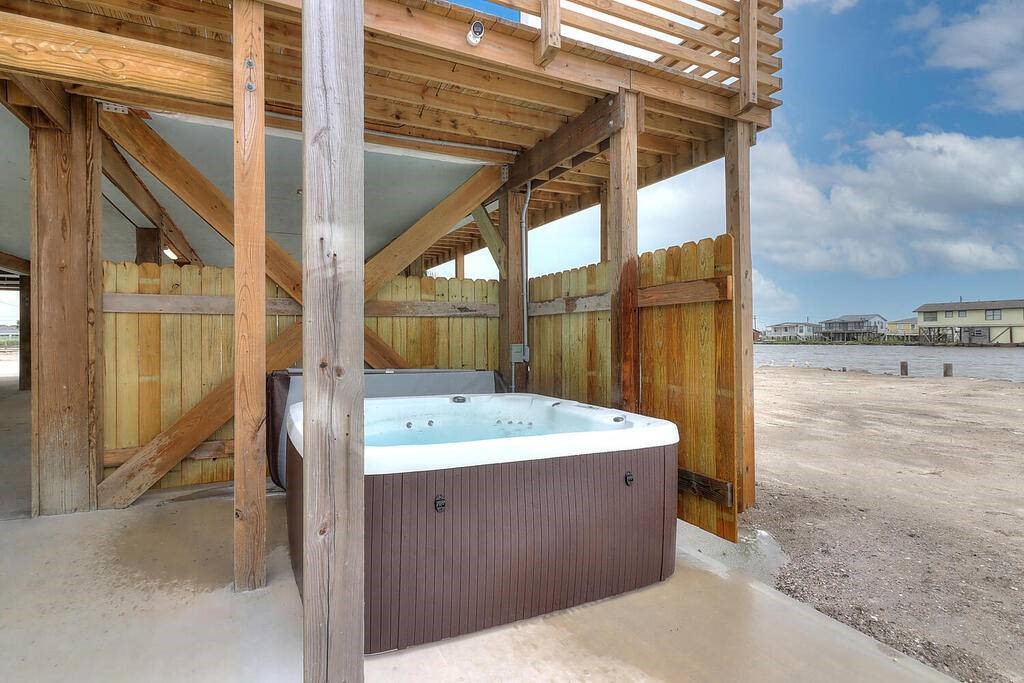 2445 Laguna Shores Road Corpus Christi, TX 78418 - Photo 33 of 39 a view of bathroom with a sink