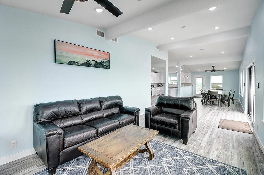 2445 Laguna Shores Road Corpus Christi, TX 78418 - Photo 6 of 39 a living room with furniture and a couch