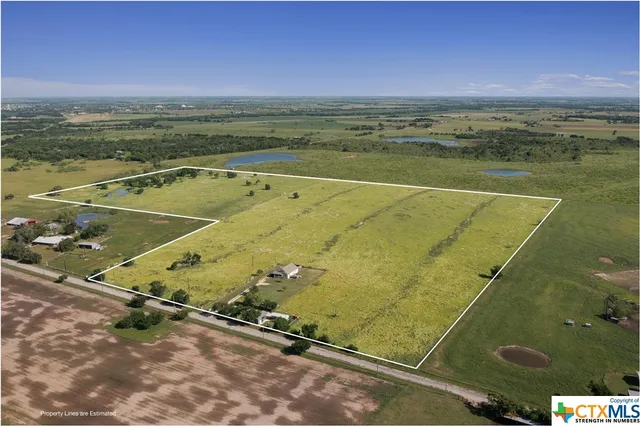 an aerial view of a tennis court