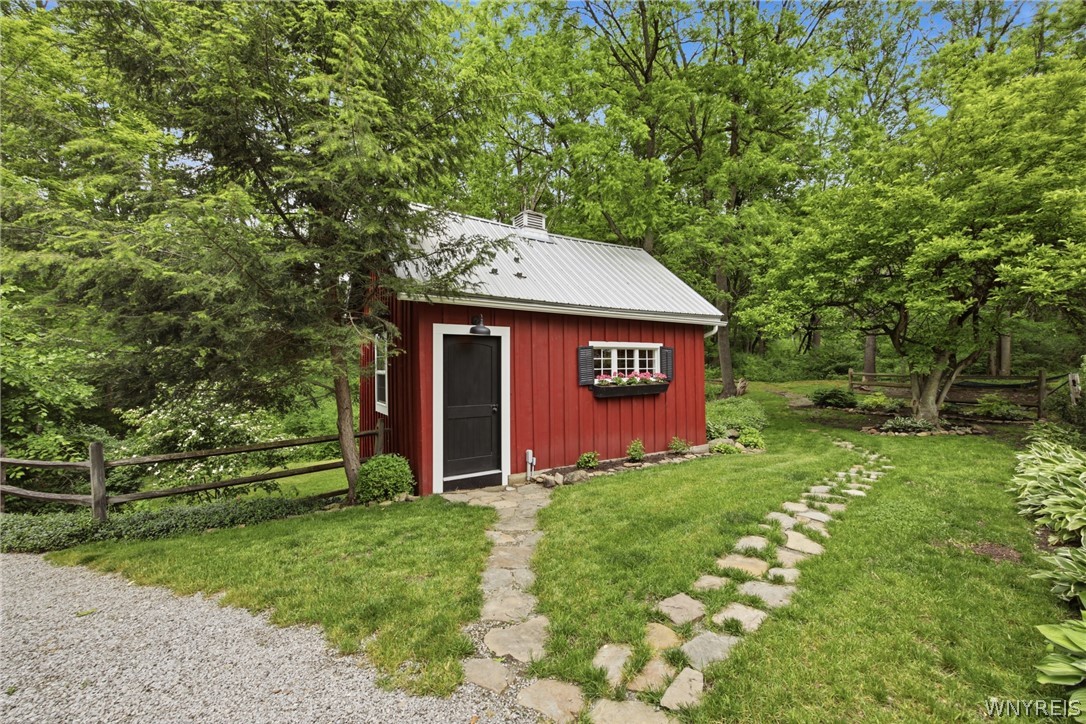 9665 New Oregon Road Eden, NY 14057 - Photo 36 of 48 Library/office!!