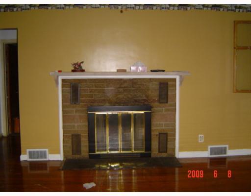 201 New Road New Galilee, PA 16141 - Photo 7 of 12 Living Room.
