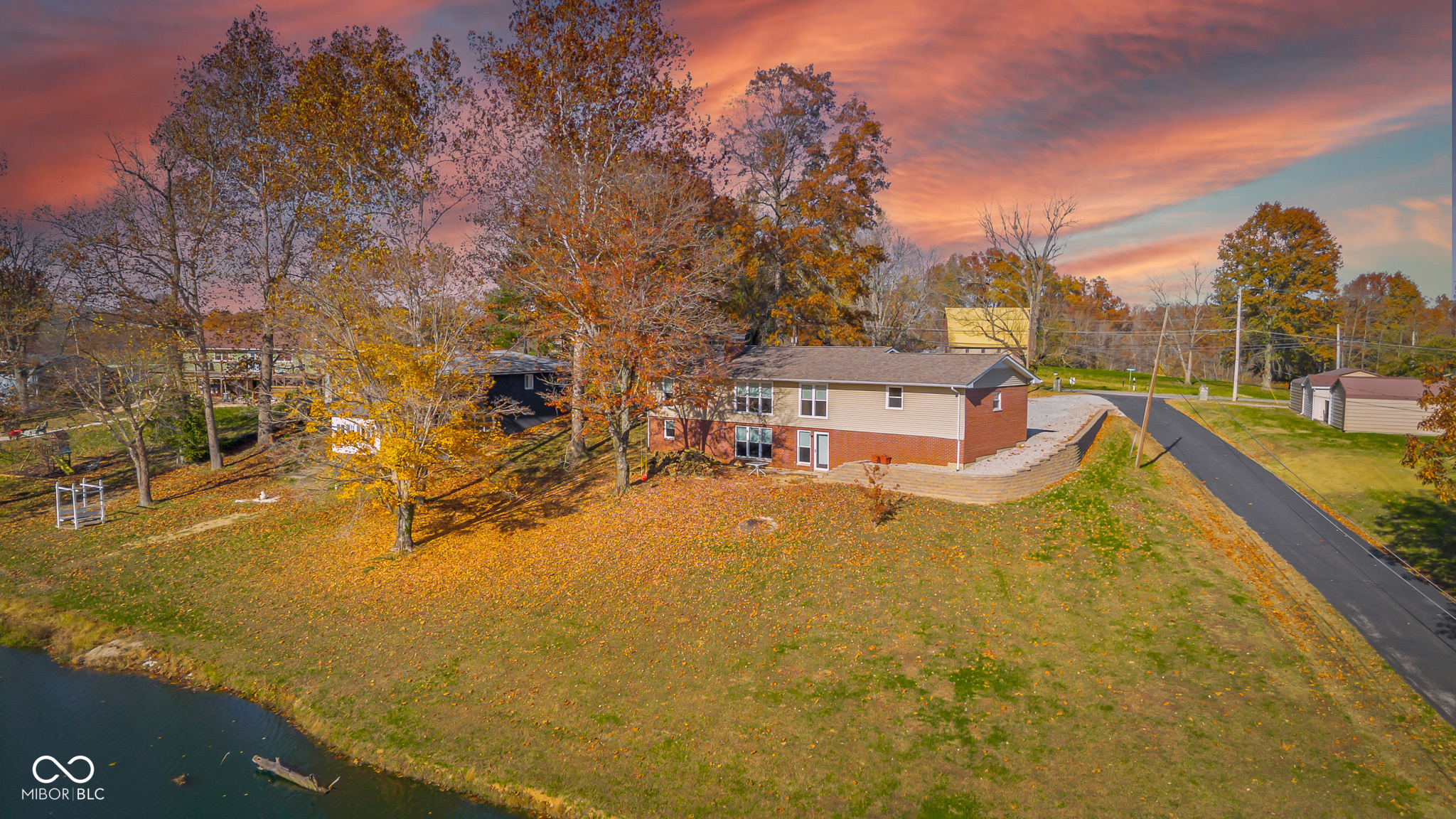 8421 West Old Nashville Road Columbus, IN 47201 - Photo 2 of 58