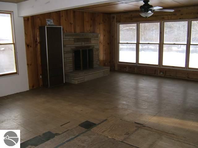 10655 Riverside Drive Honor, MI 49640 - Photo 7 of 13 1722305-6.JPG