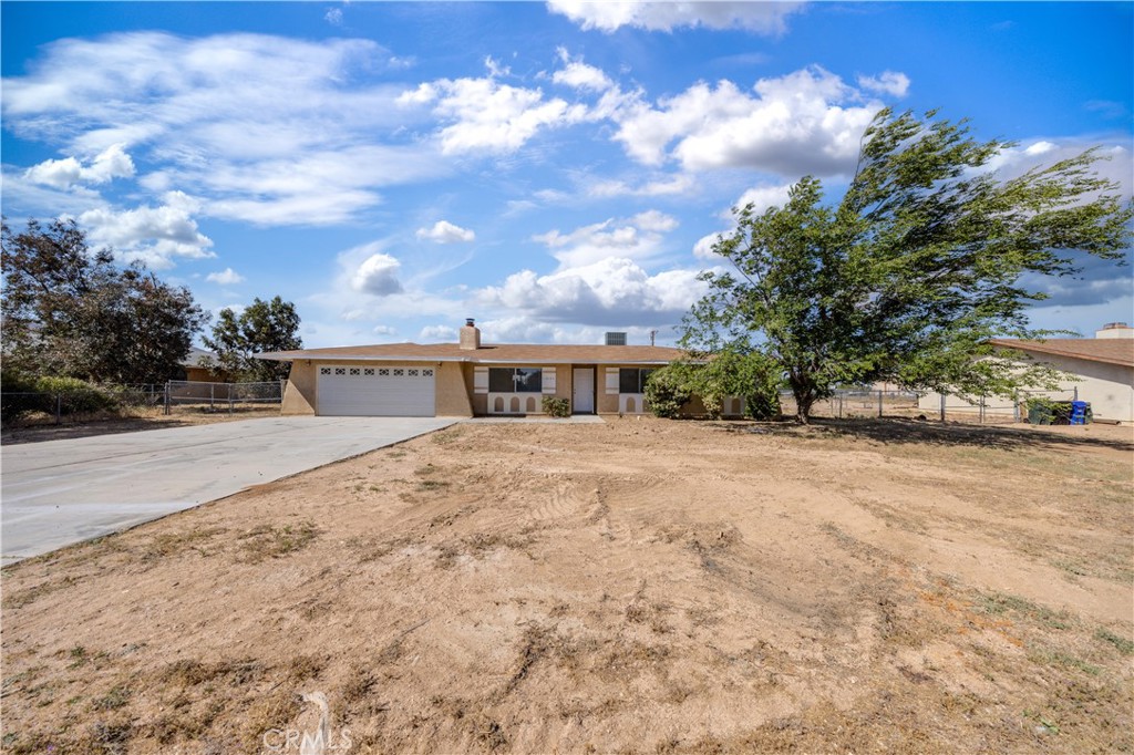 10686 Jamul Road Apple Valley, CA 92308 - Photo 1 of 23 Large front yard