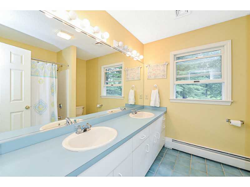 850 Laten Knight Road Cranston, RI 02921 - Photo 18 of 25 Bathroom.