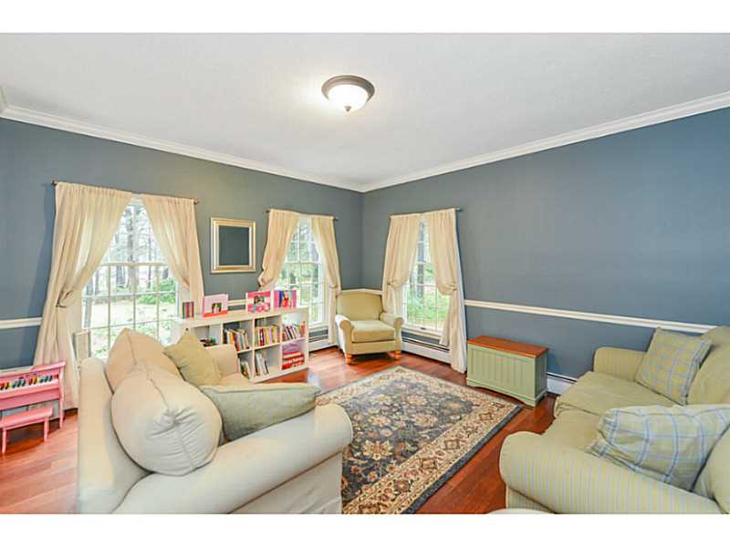 850 Laten Knight Road Cranston, RI 02921 - Photo 5 of 25 Living Room.