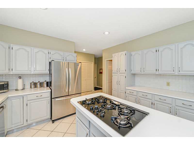 850 Laten Knight Road Cranston, RI 02921 - Photo 8 of 25 Kitchen.