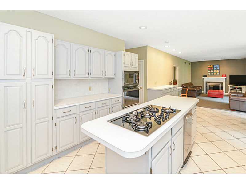 850 Laten Knight Road Cranston, RI 02921 - Photo 9 of 25 Kitchen.