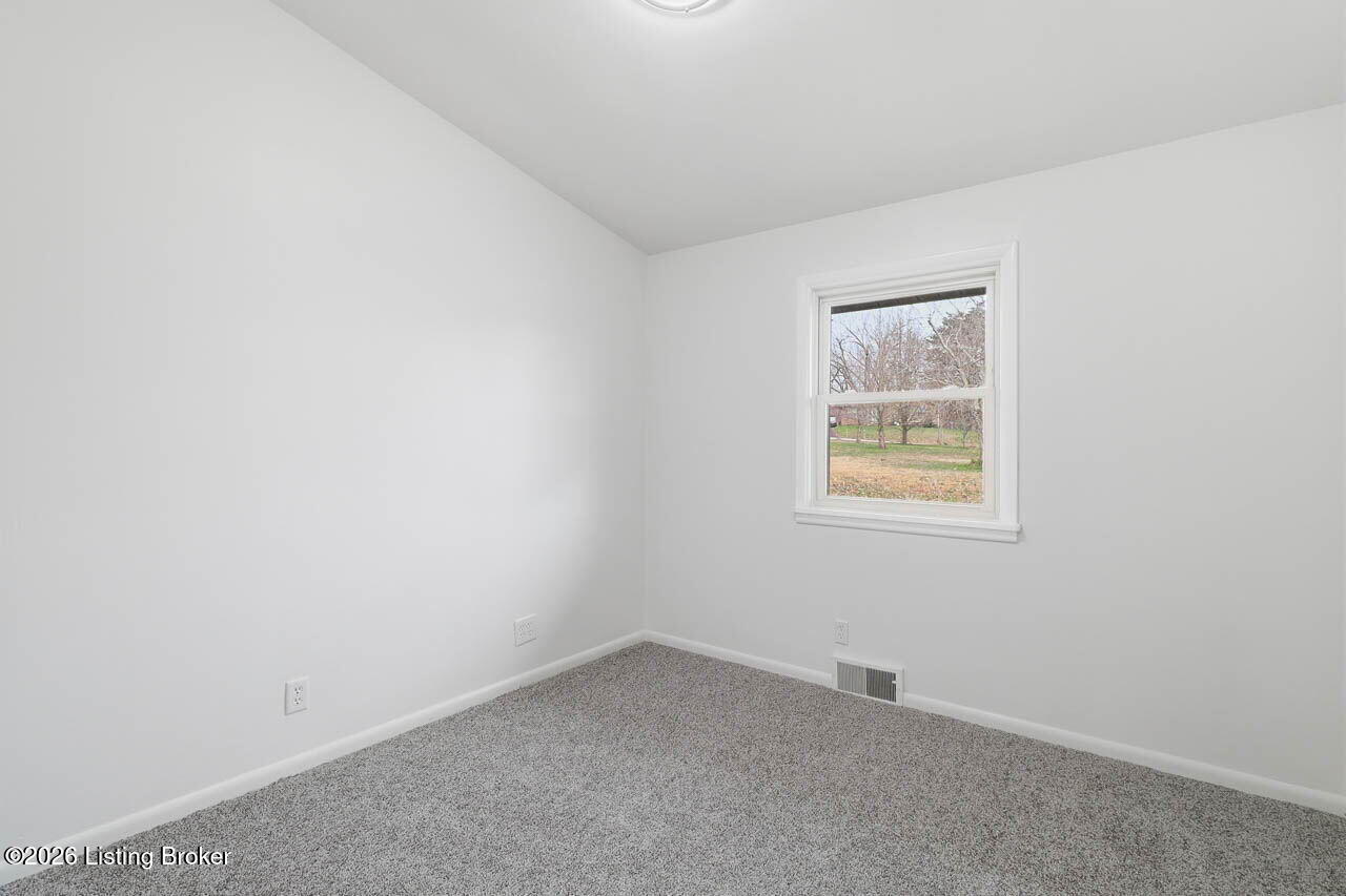 190 North Forrest Road Radcliff, KY 40160 - Photo 30 of 43 190 N Forrest Rd - 33