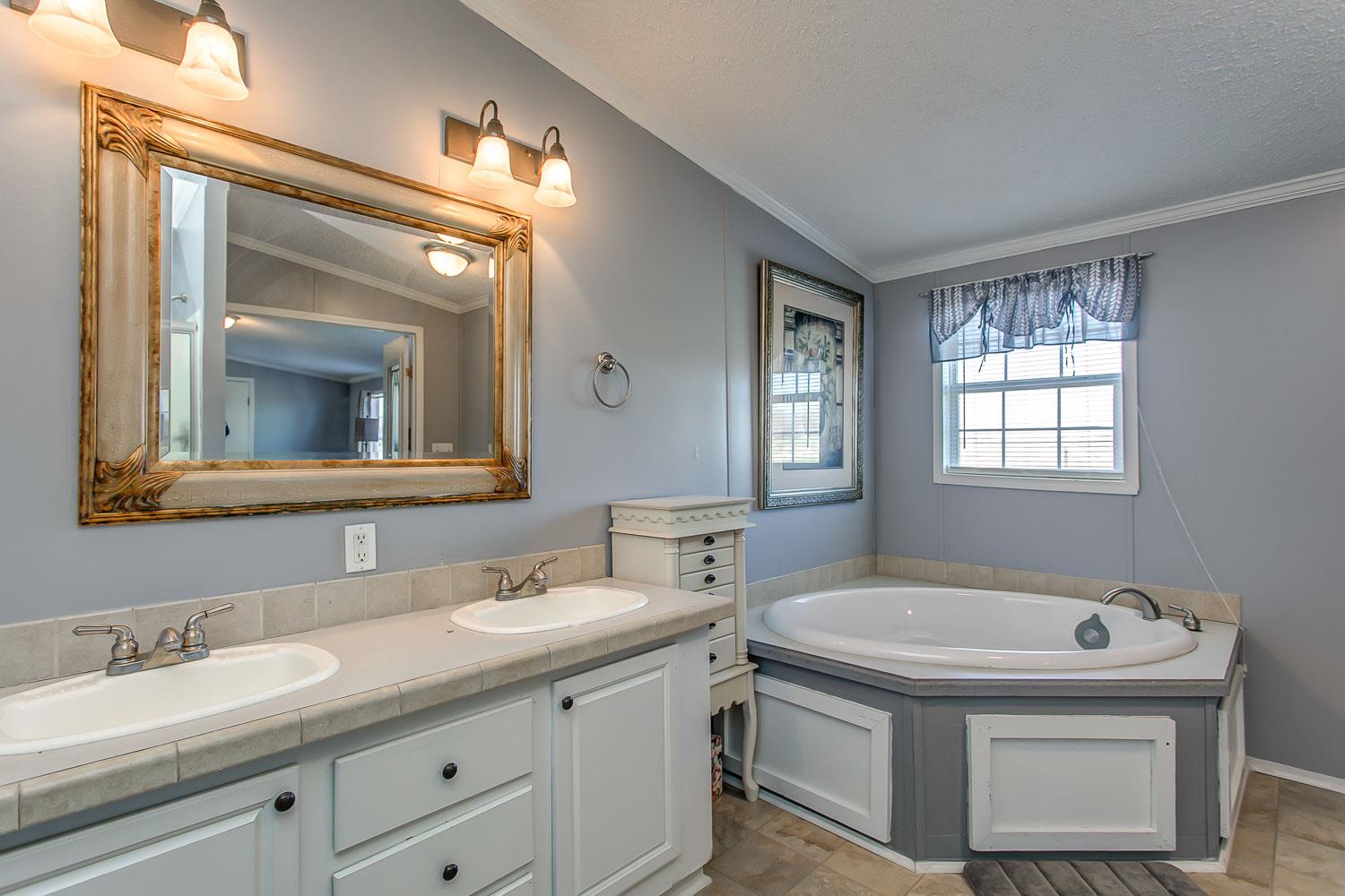 115 Colonial Road Hohenwald, TN 38462 - Photo 17 of 24 Gallery Image 17