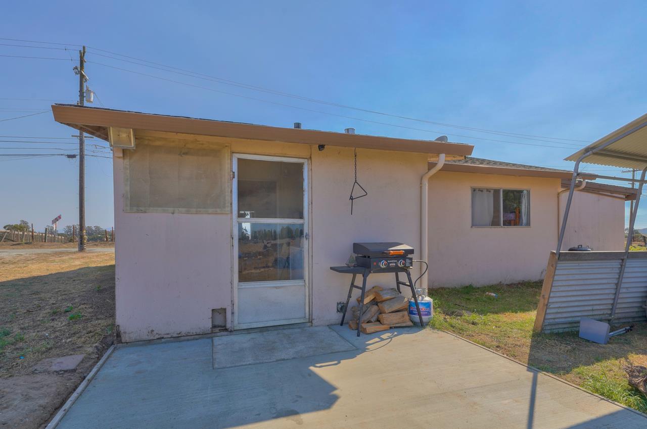 14485 Russo Road Castroville, CA 95012 - Photo 35 of 55 a backyard of a house with table and chairs