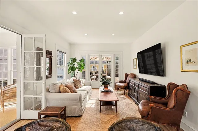 $780,000 | 437 West 59 Terrace, Kansas City, MO 64113