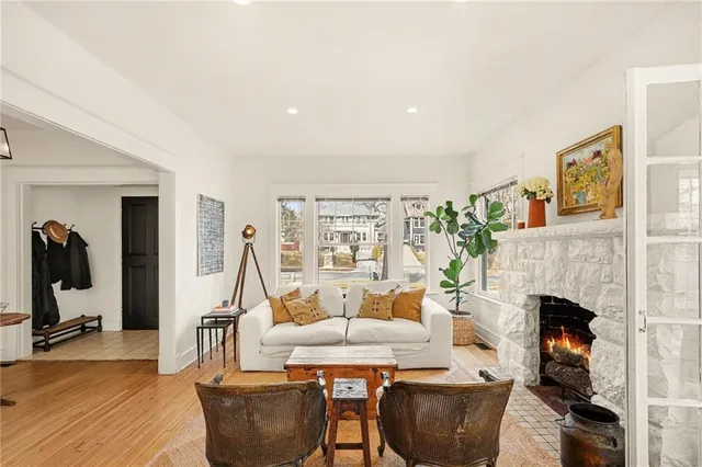 $780,000 | 437 West 59 Terrace, Kansas City, MO 64113