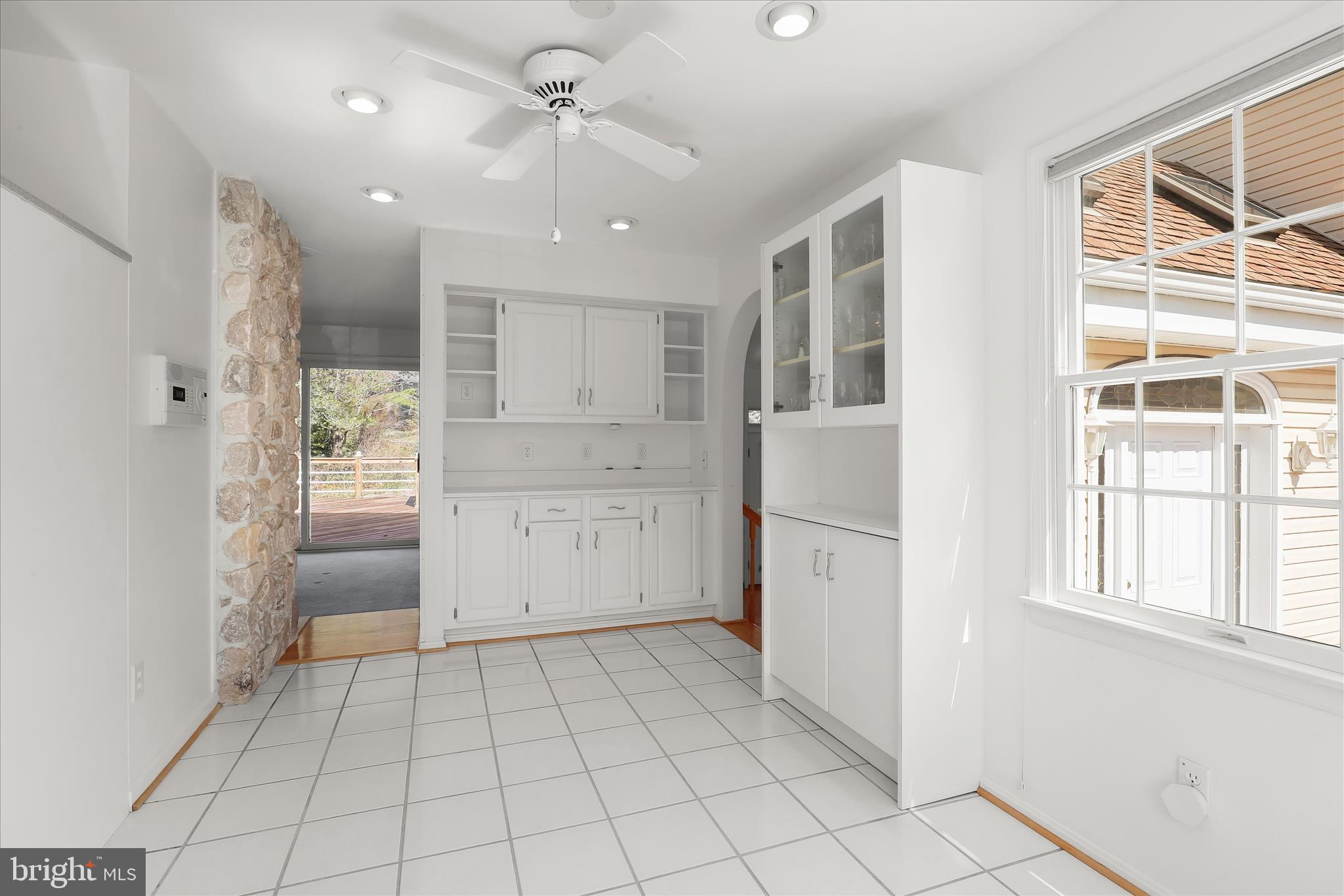 13612 Jacobs Road Mount Airy, MD 21771 - Photo 15 of 90 Eat-In Kitchen - Breakfast Room - Built-Ins