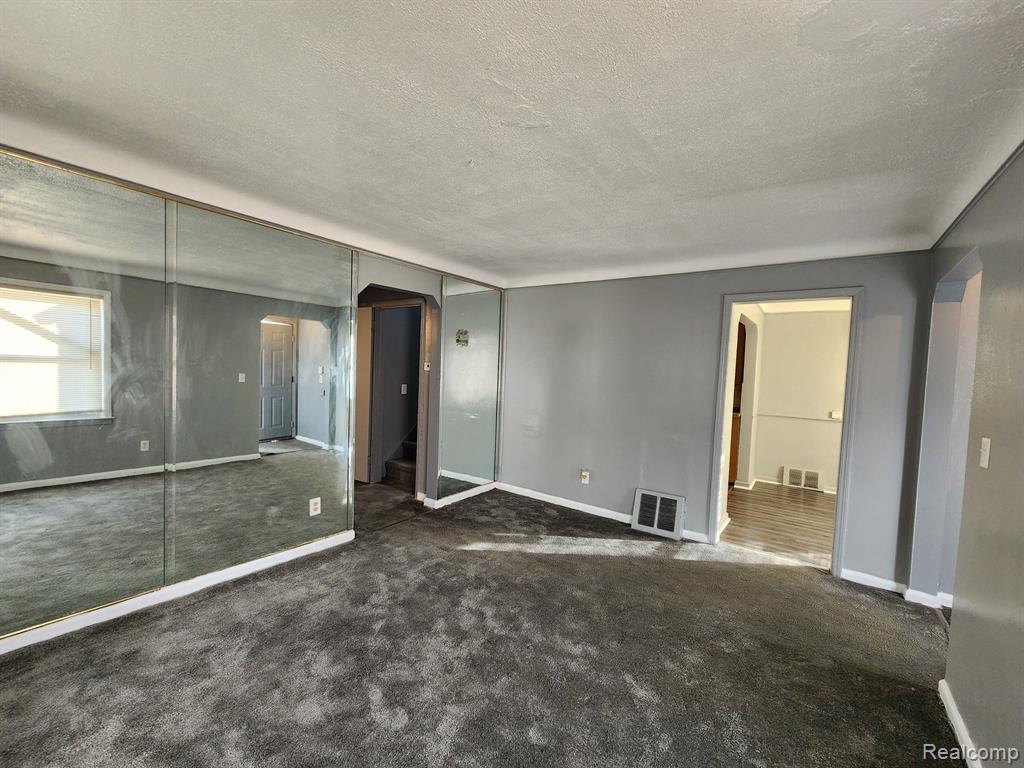 14128 Evergreen Road Detroit, MI 48223 - Photo 4 of 21