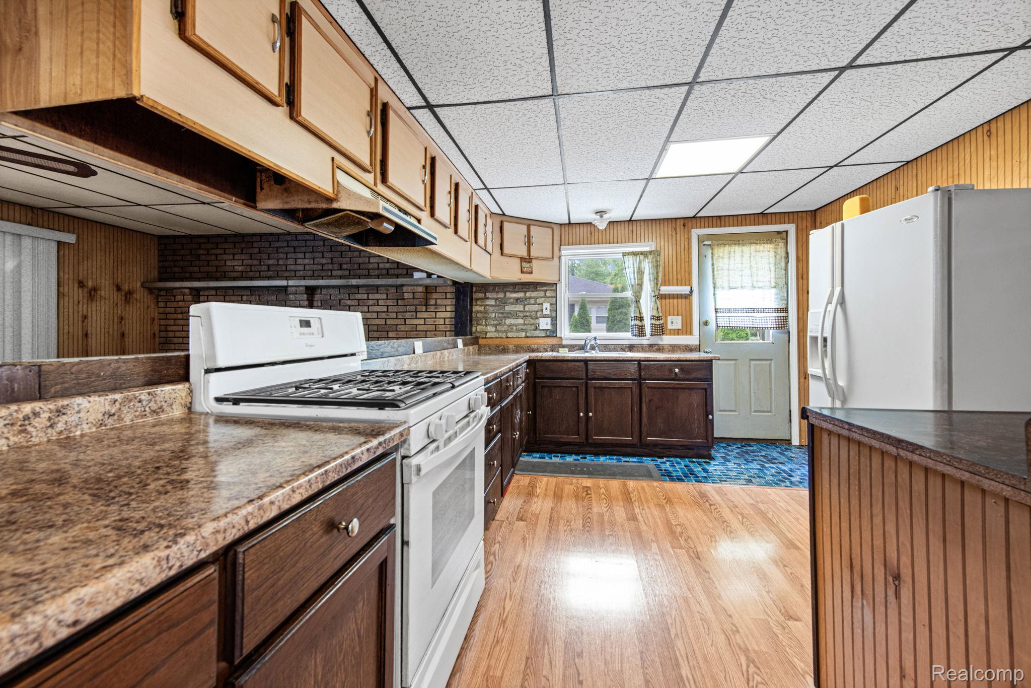 19227 Gudith Road Trenton, MI 48183 - Photo 8 of 33 4-web-or-mls-19227-gudith-rd.jpg