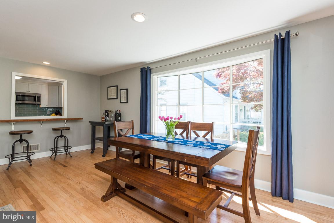 425 Schley Road Annapolis, MD 21401 - Photo 5 of 30 Great Room- Dining Area