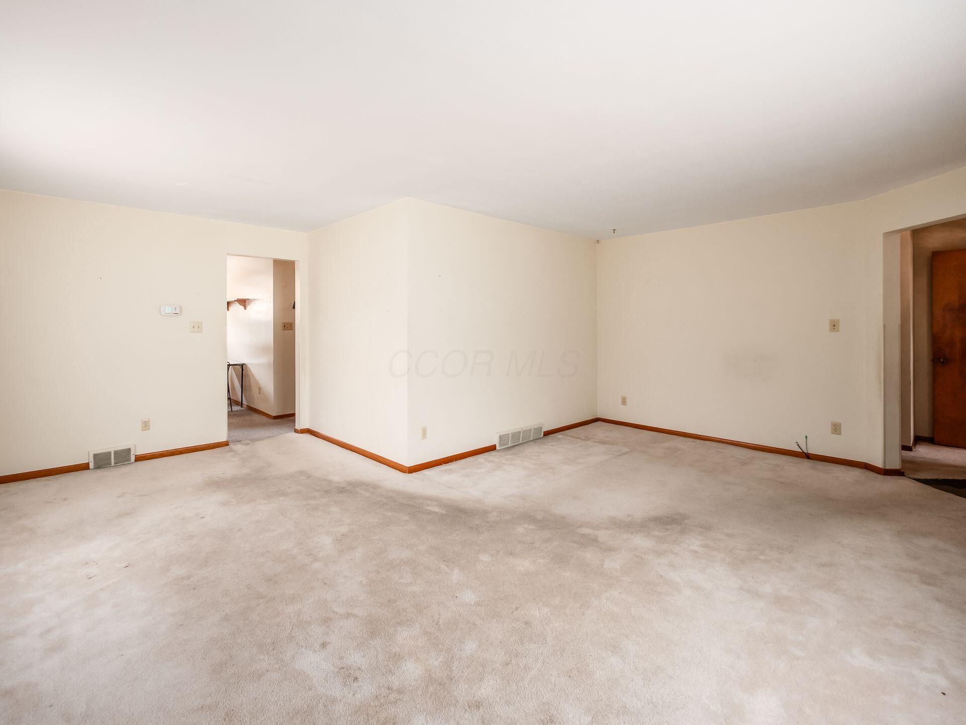 380 Topsfield Road Columbus, OH 43228 - Photo 13 of 42